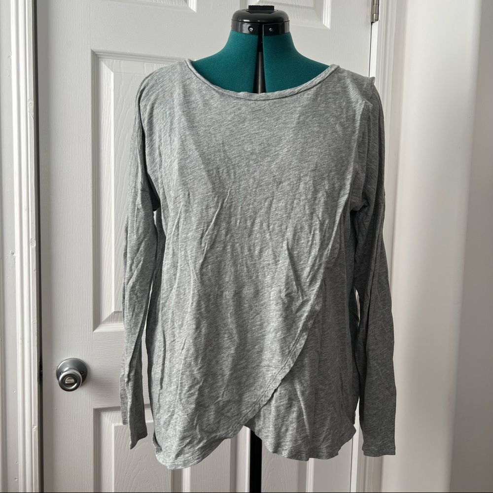 Gap long sleeve easy nursing shirt